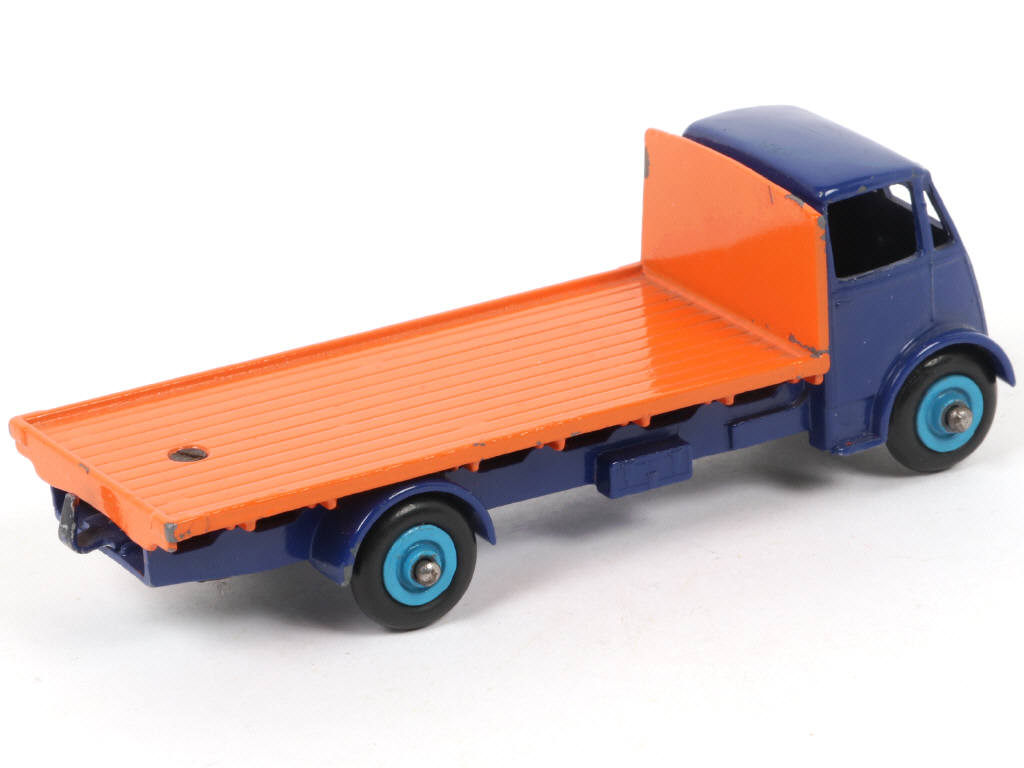 Lot 143 - DINKY TOYS (GB) (1)