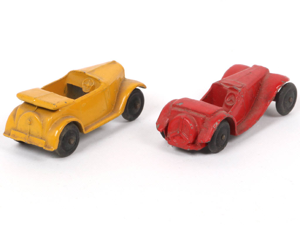 Lot 167 - DINKY TOYS (GB) (2)