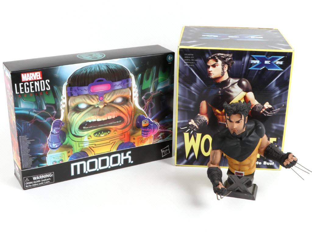 Lot 50 - DIAMOND SELECT TOYS (USA) (2)