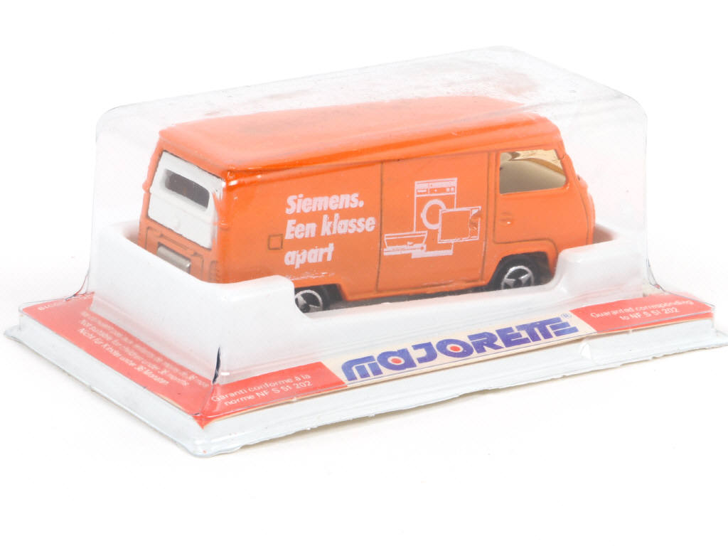 Lot 143 - MAJORETTE (FRANCE) (1)