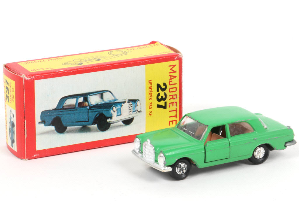 Lot 229 - MAJORETTE (FRANCE) (1)