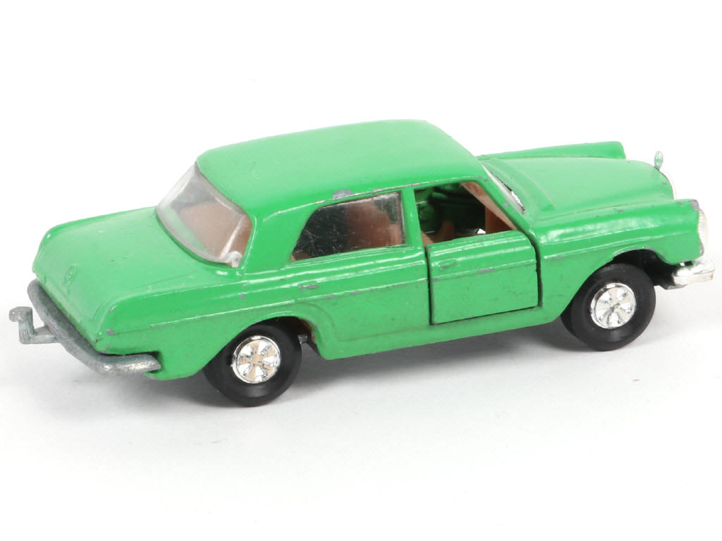 Lot 229 - MAJORETTE (FRANCE) (1)