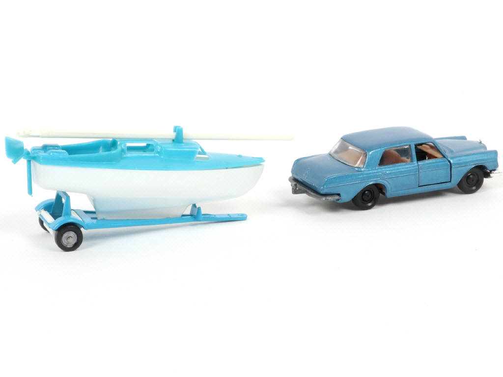 Lot 230 - MAJORETTE (FRANCE) (1)