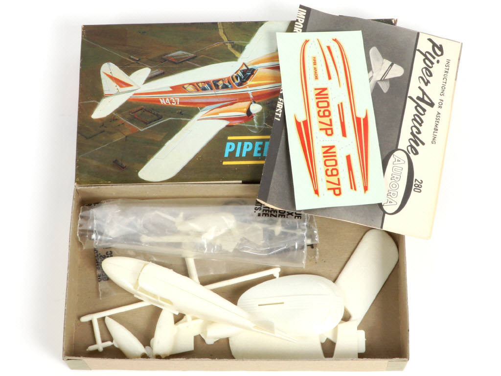 Lot 22 - AURORA PLASTICS (USA) (1)