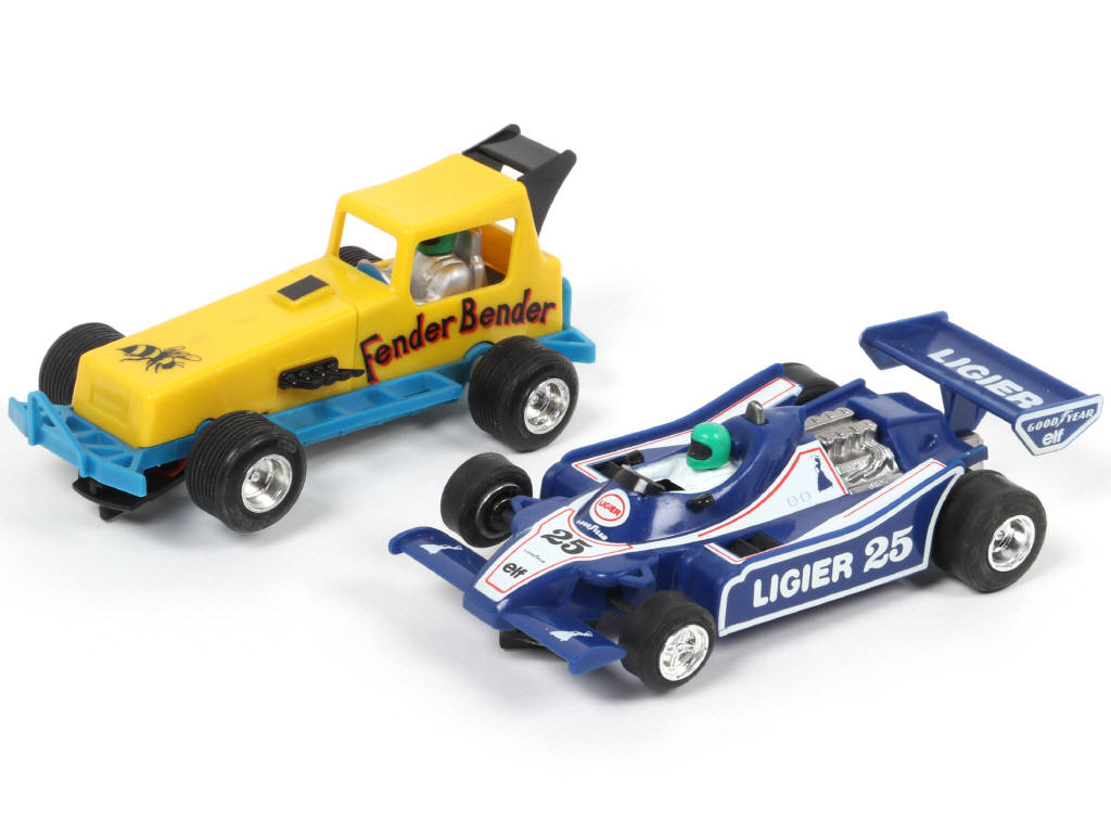 Lot 228 - SCALEXTRIC (GB) (2)