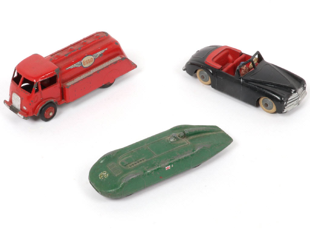 Lot 332 - DINKY TOYS (FRANCE) (3)