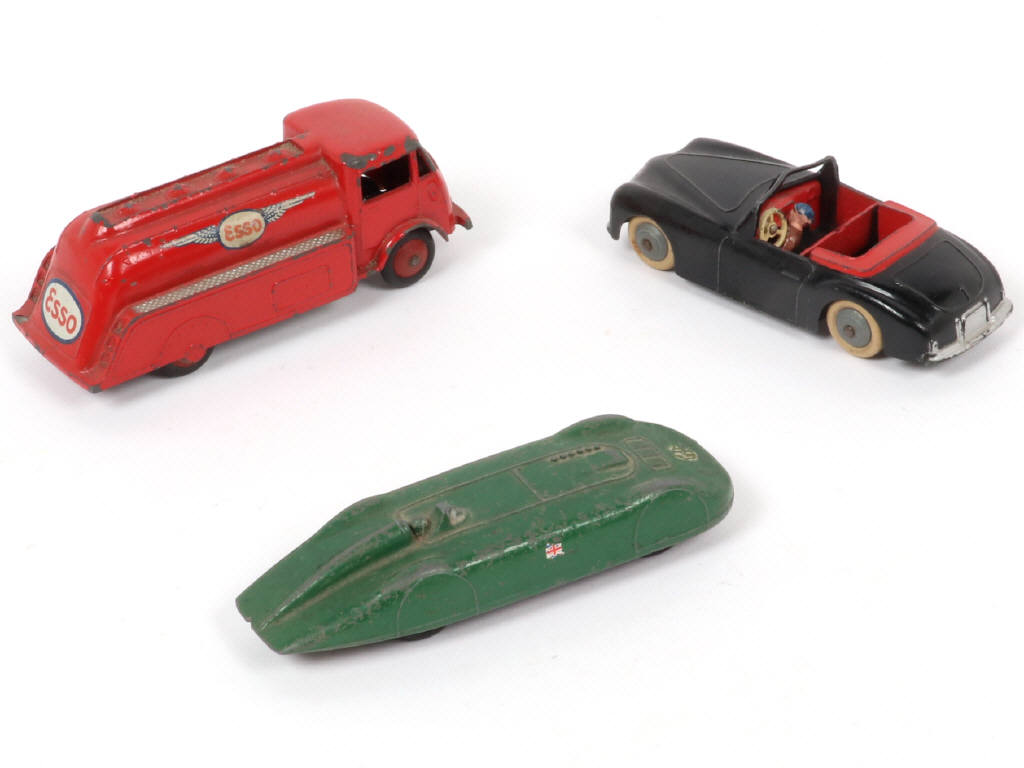 Lot 332 - DINKY TOYS (FRANCE) (3)
