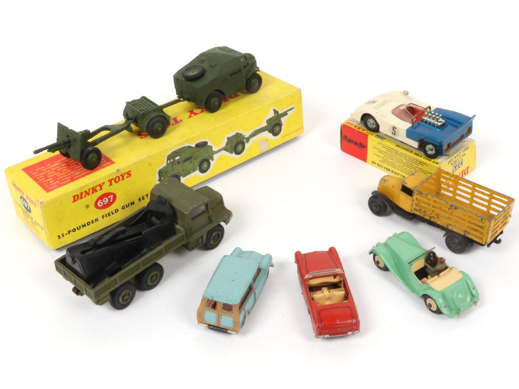 Lot 294 - DINKY TOYS (GB) (9)