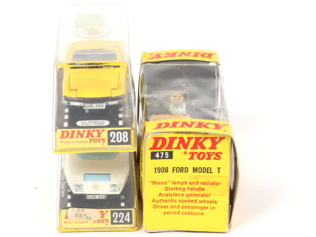 Lot 285 - DINKY TOYS (GB) (3)