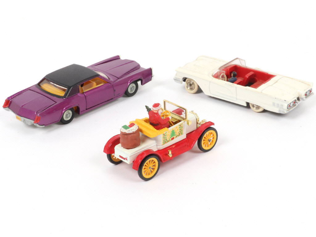 Lot 262 - DINKY TOYS (3)