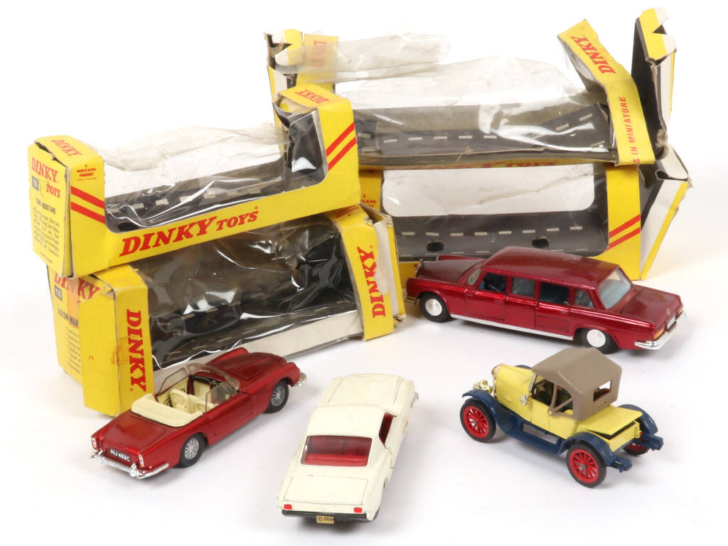 Lot 289 - DINKY TOYS (GB) (4)