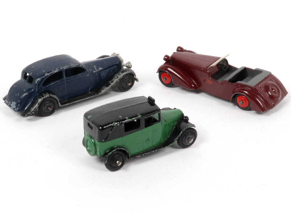 Lot 287 - DINKY TOYS (GB) (3)