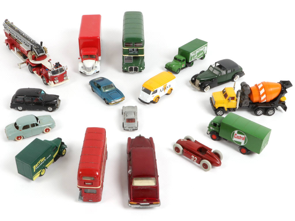 Lot 122 - DIVERS (16)