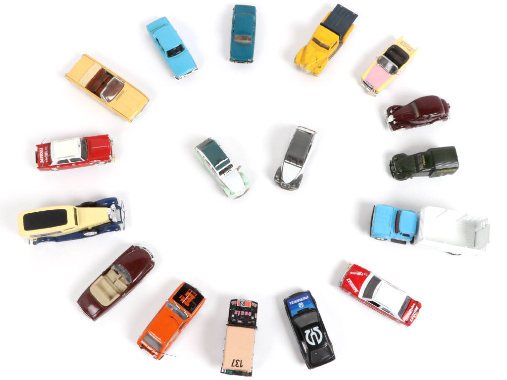 Lot 123 - DIVERS (17)