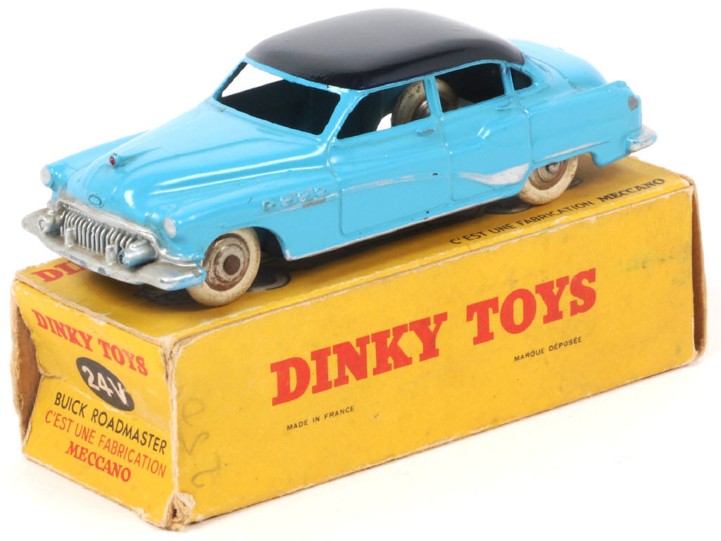 Lot 305 - DINKY TOYS (FRANCE) (1)