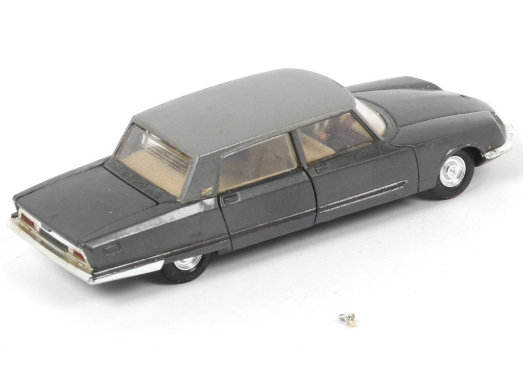 Lot 303 - DINKY TOYS (FRANCE) (1)