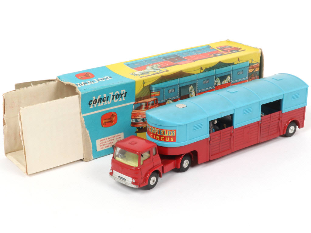 Lot 176 - CORGI TOYS (GB) (1)