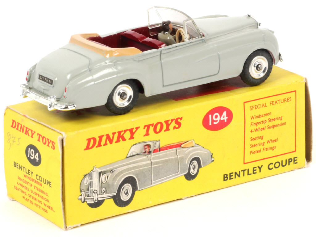 Lot 267 - DINKY TOYS (GB) (1)
