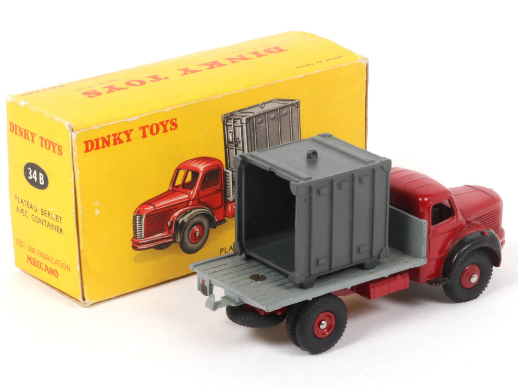 Lot 318 - DINKY TOYS (FRANCE) (1)