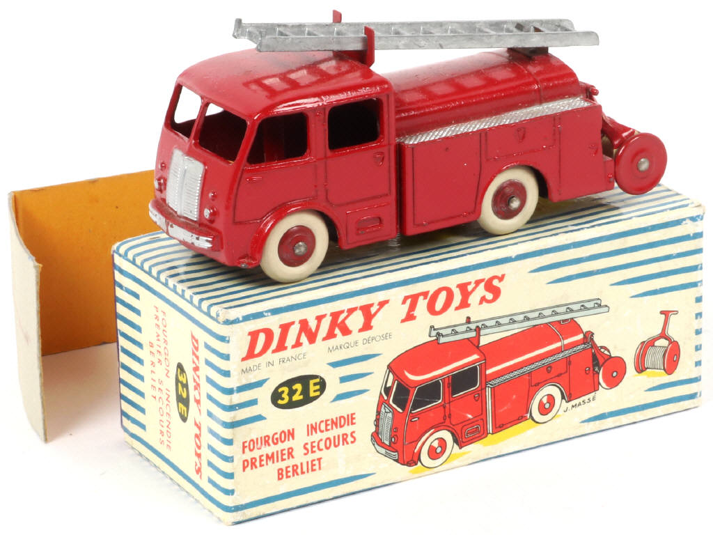 Lot 317 - DINKY TOYS (FRANCE) (1)