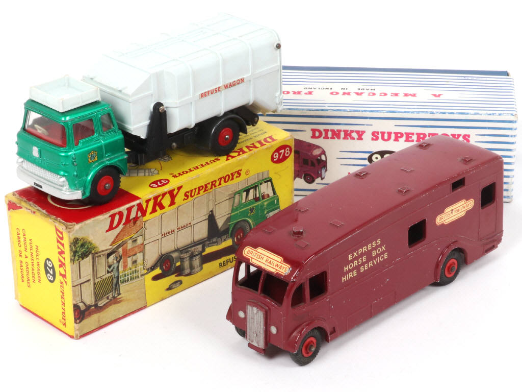 Lot 281 - DINKY TOYS (GB) (2)