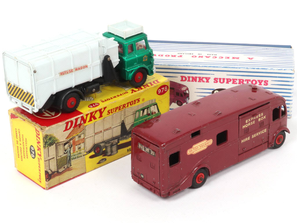 Lot 281 - DINKY TOYS (GB) (2)