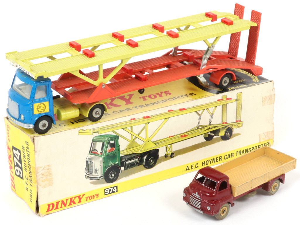 Lot 283 - DINKY TOYS (GB) (2)