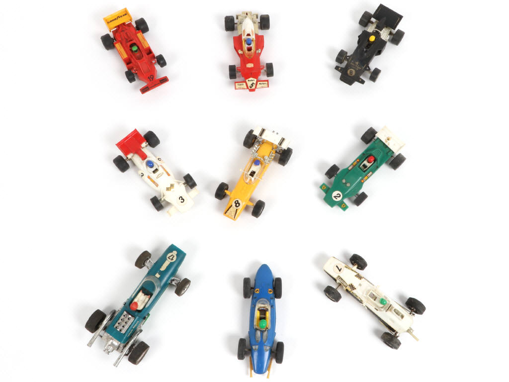 Lot 26 - SCALEXTRIC (FRANCE) (9)