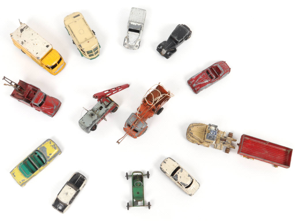 Lot 130 - DIVERS (13)