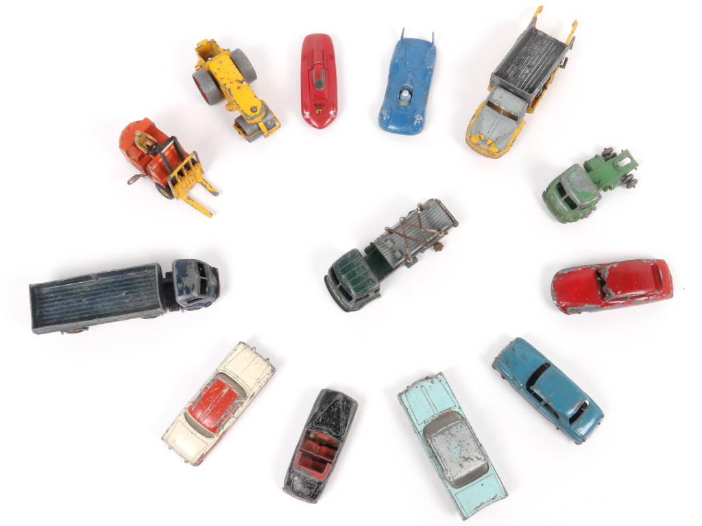 Lot 129 - DIVERS (13)