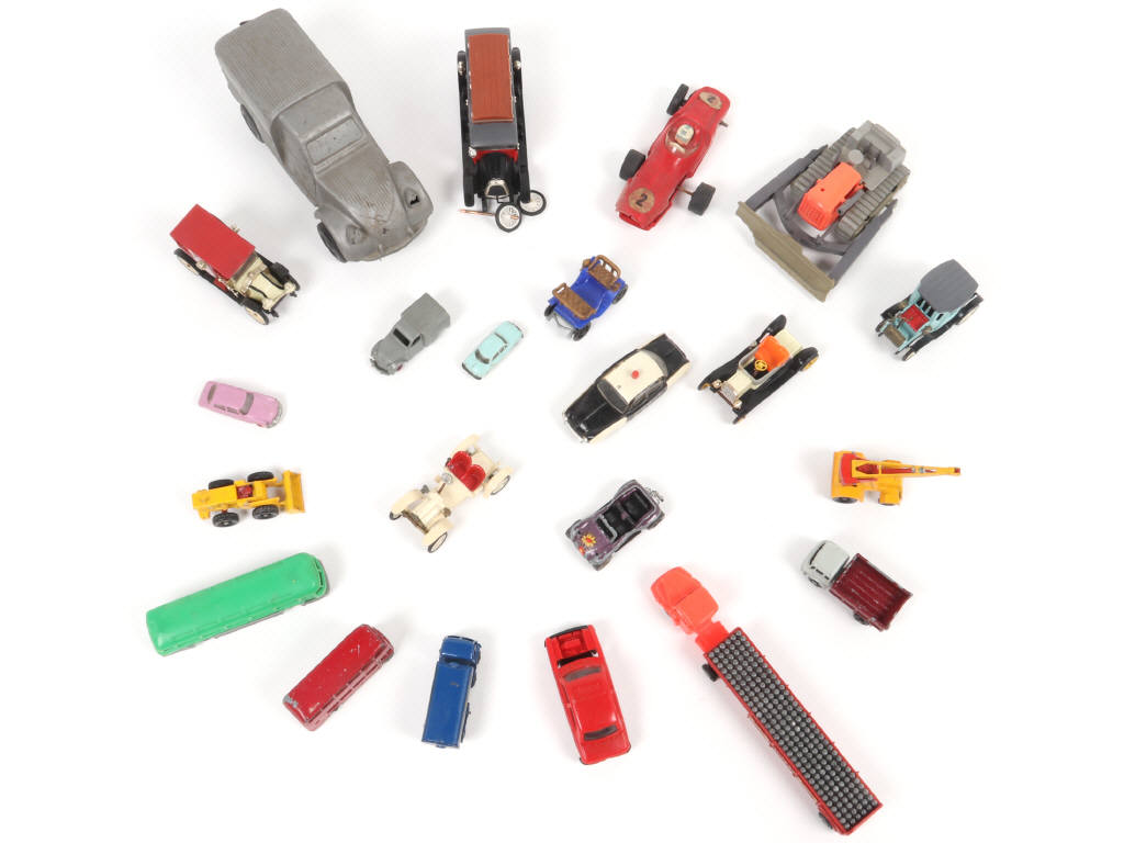 Lot 136 - DIVERS (22)