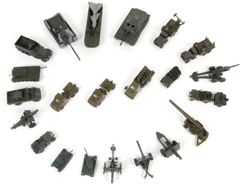 Lot 135 - DIVERS (21)