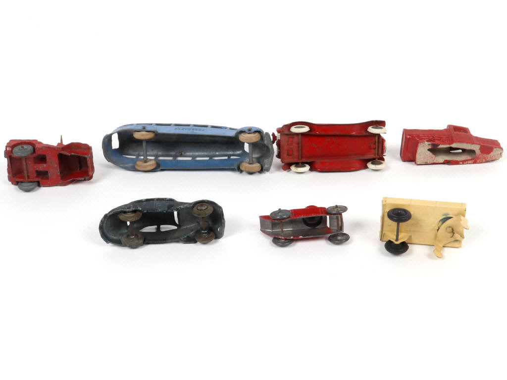 Lot 127 - DIVERS (7)