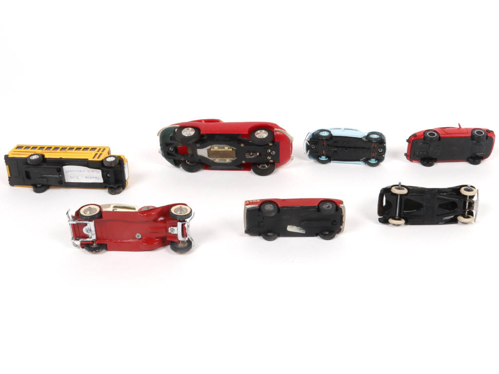 Lot 125 - DIVERS (7)