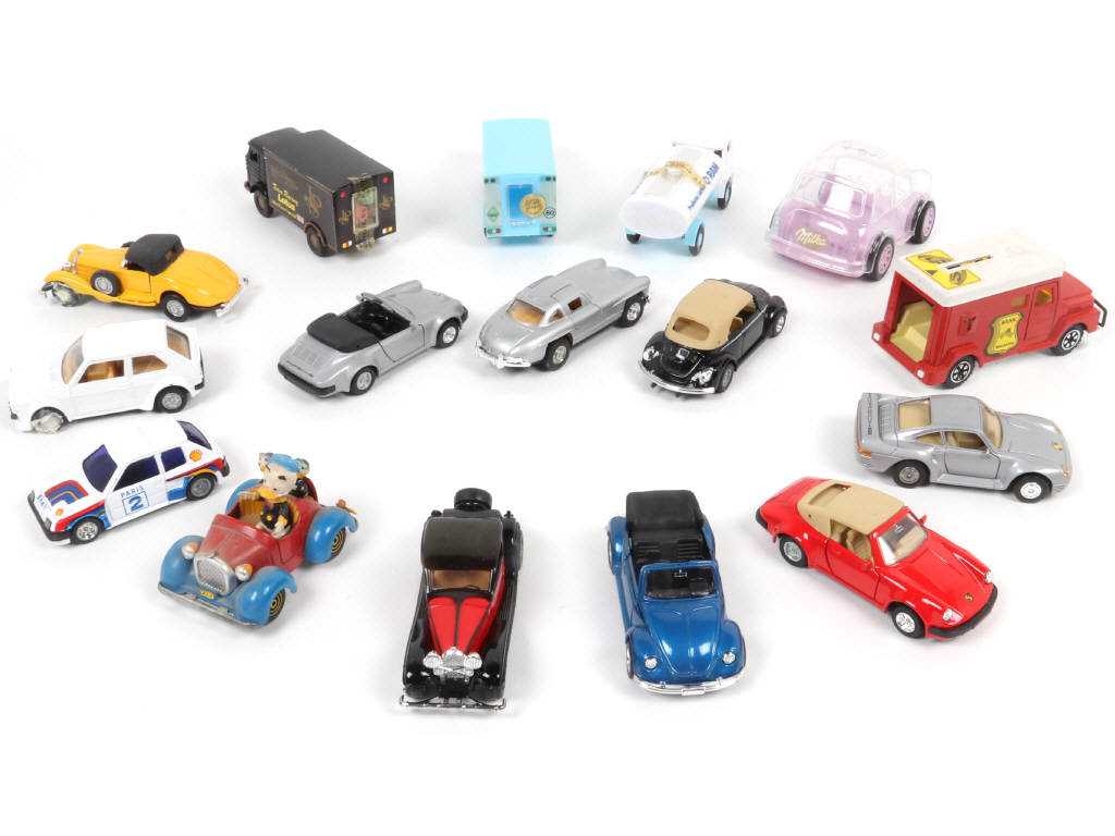 Lot 131 - DIVERS (16)