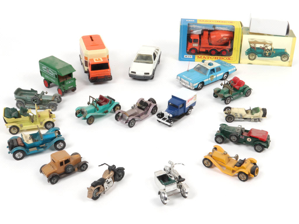 Lot 132 - DIVERS (19)