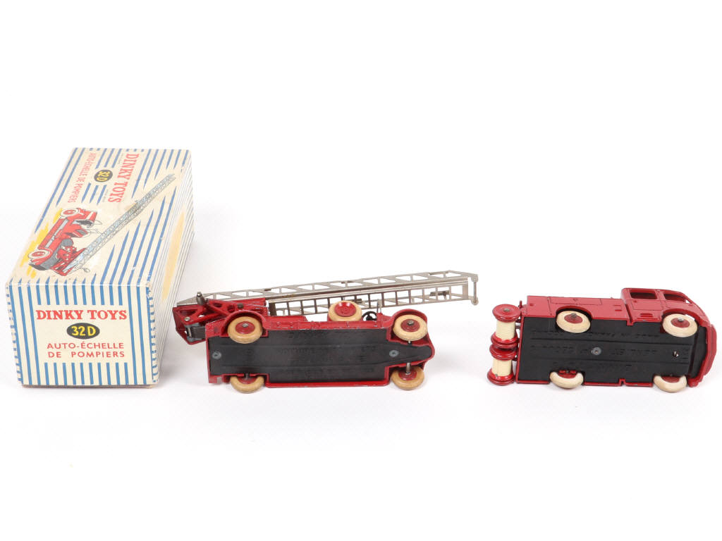 Lot 353 - DINKY TOYS (FRANCE) (2)