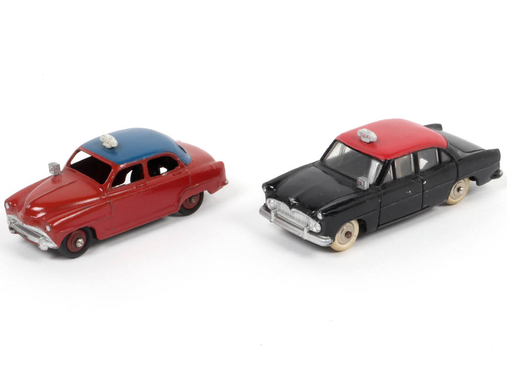 Lot 354 - DINKY TOYS (FRANCE) (2)