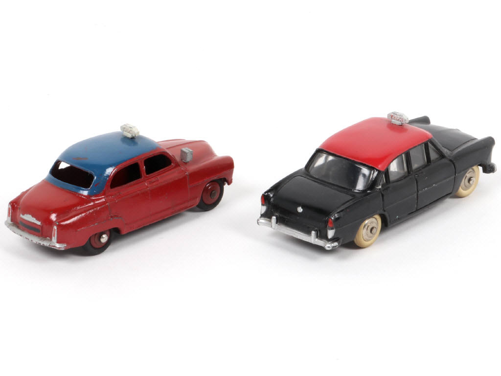 Lot 354 - DINKY TOYS (FRANCE) (2)