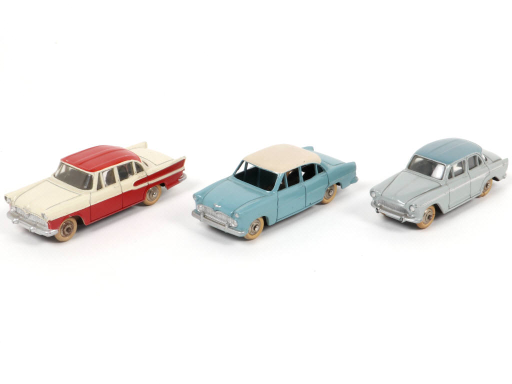 Lot 359 - DINKY TOYS (FRANCE) (3)