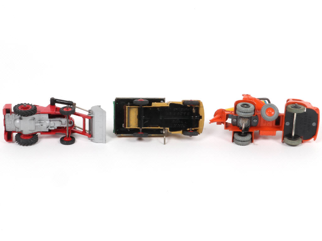 Lot 340 - DINKY TOYS (GB) (3)