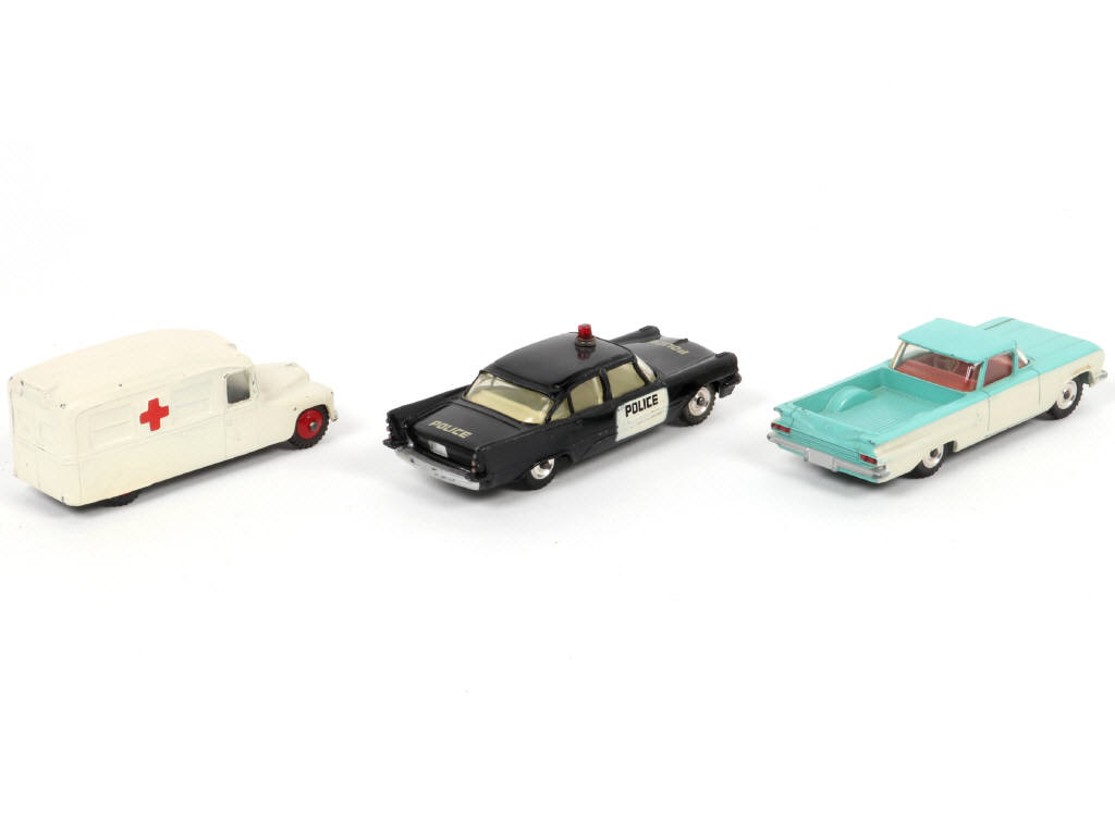 Lot 341 - DINKY TOYS (GB) (3)