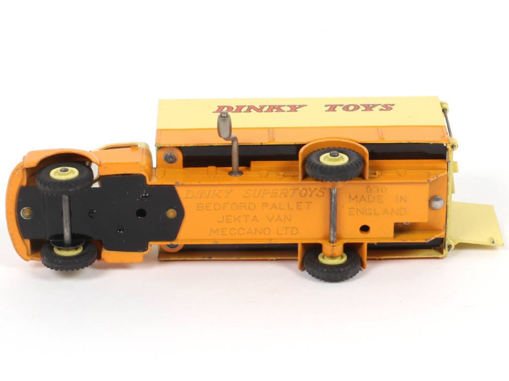 Lot 339 - DINKY TOYS (GB) (1)