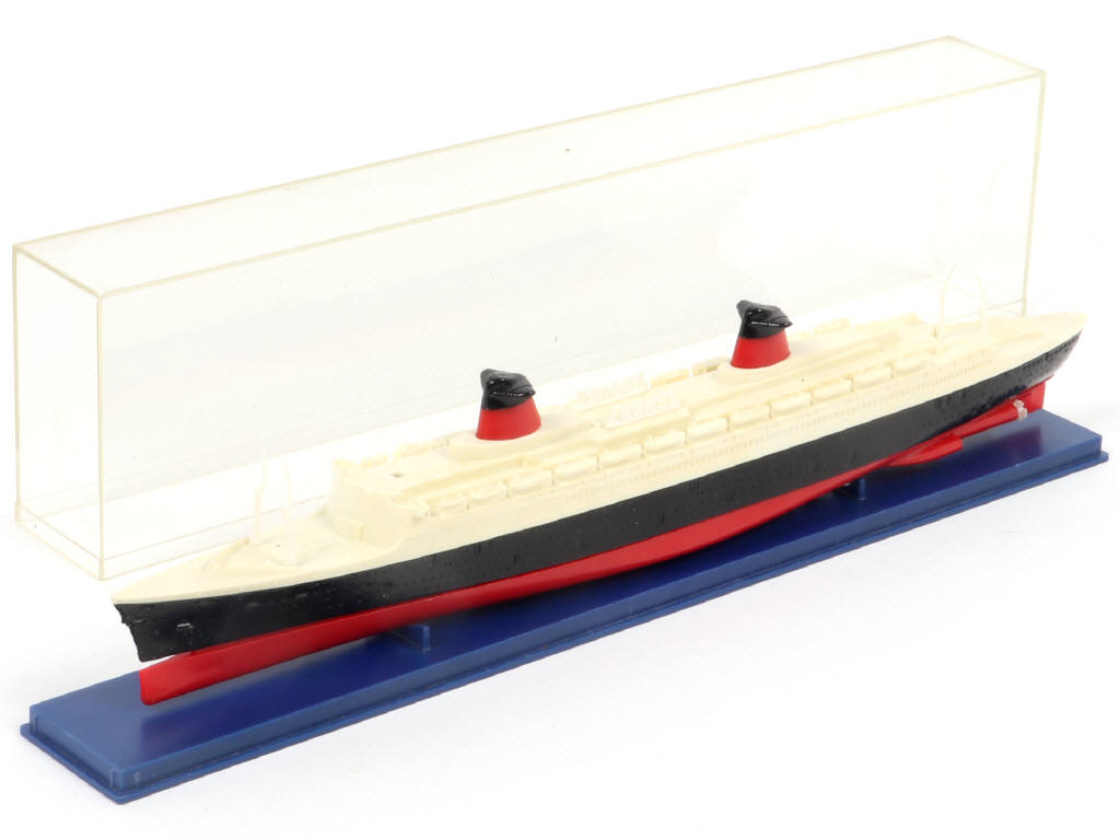 Lot 348 - DINKY TOYS (FRANCE) (1)