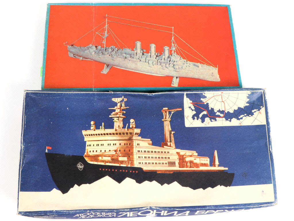 Lot 30 - DIVERS (URSS) (2)