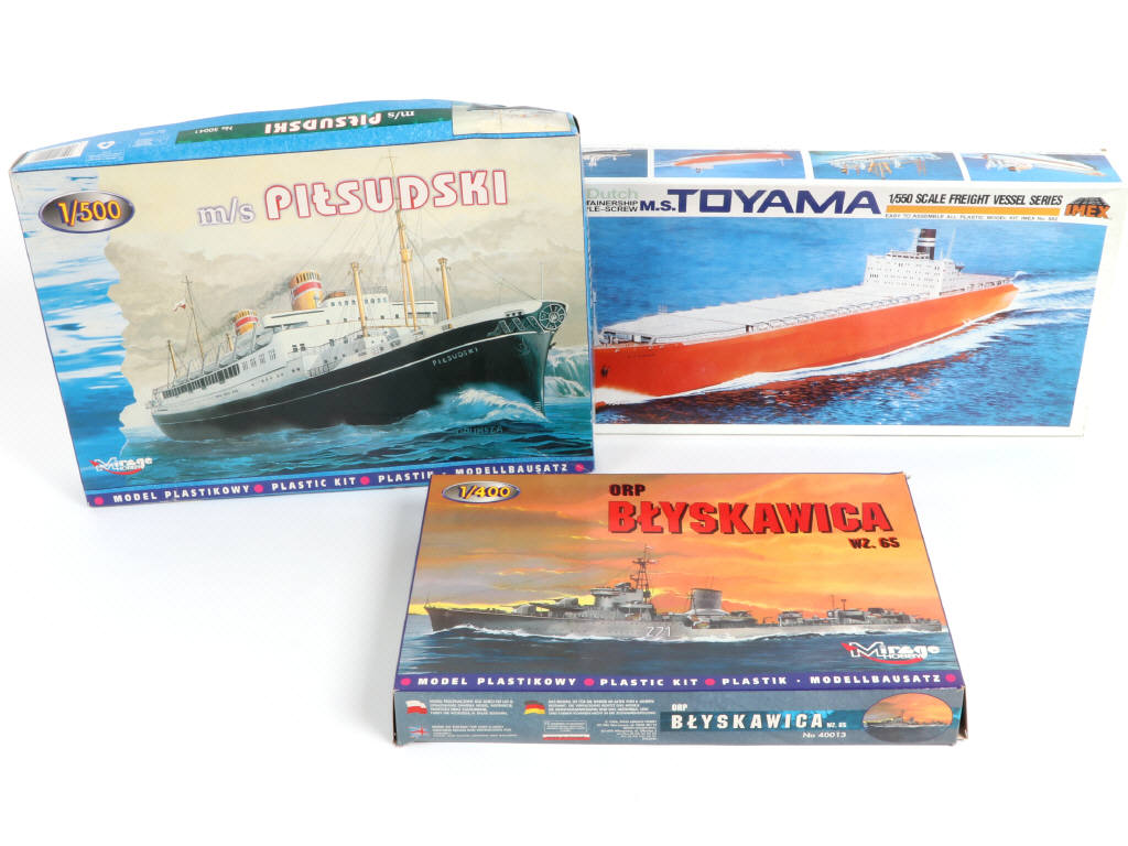 Lot 21 - DIVERS (3)