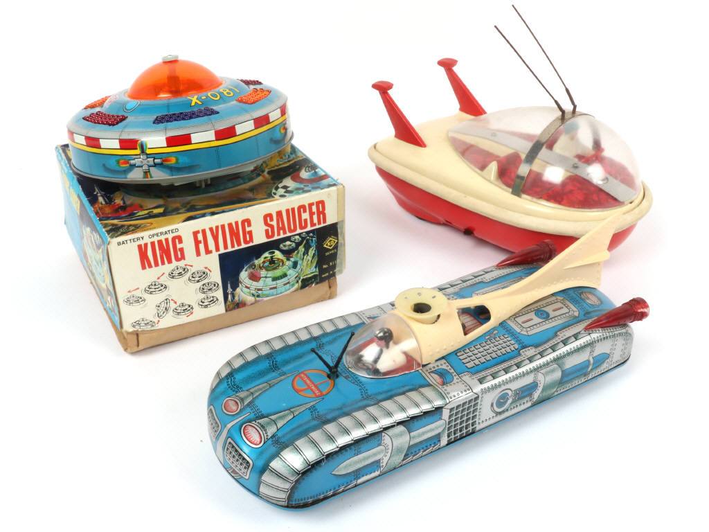 Lot 140 - DIVERS (3)