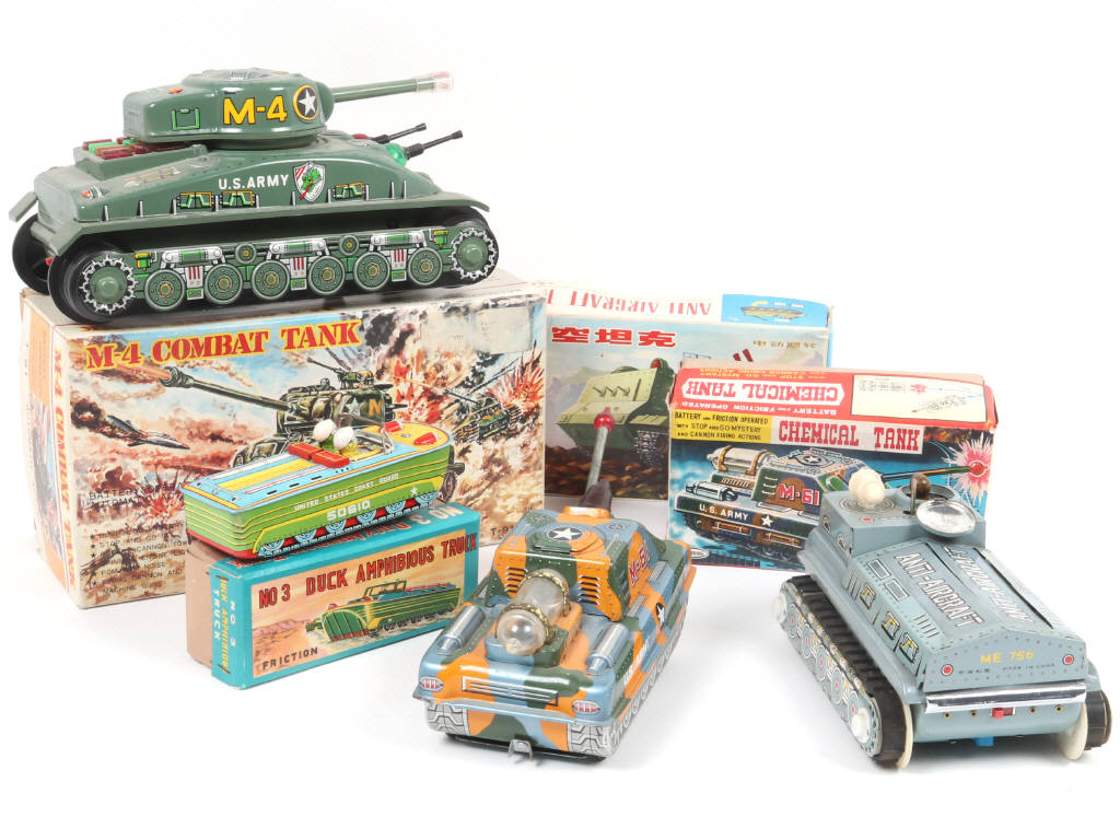 Lot 138 - DIVERS (JAPON) (4)