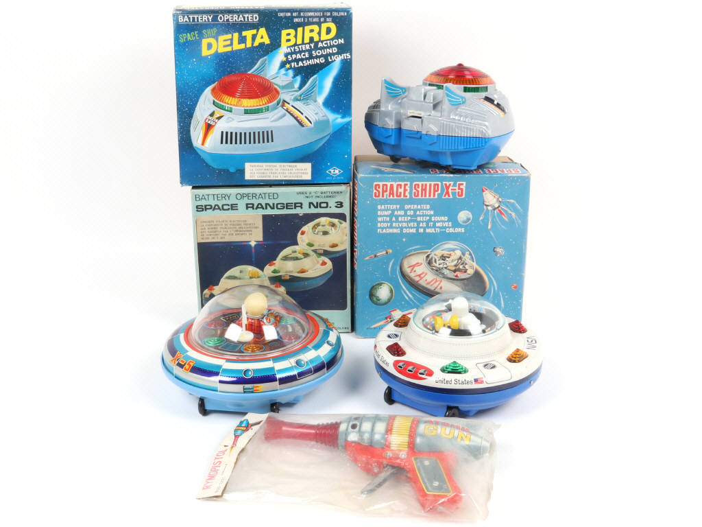 Lot 139 - DIVERS (JAPON) (4)