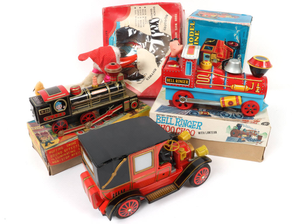 Lot 137 - DIVERS (JAPON) (4)